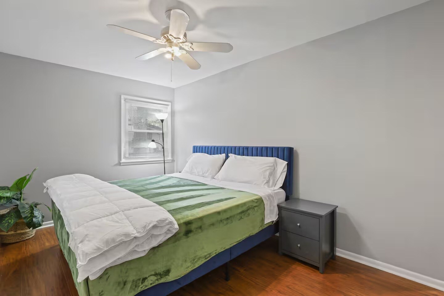 Bedroom 2 with queen size bed and closet space. - 1002 Juniper Ln