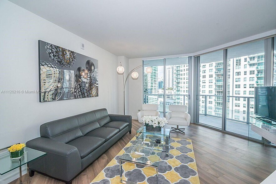 Building Photo - 1300 Brickell Bay Dr