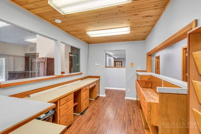 Building Photo - 483 NC-105 Extension