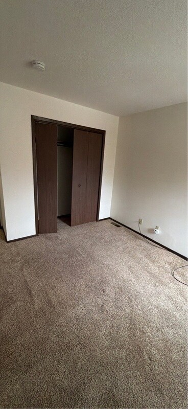 Building Photo - 512 Breezy Point Dr