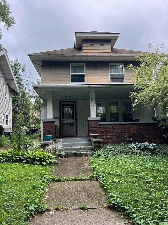 Primary Photo - 547 River Ave