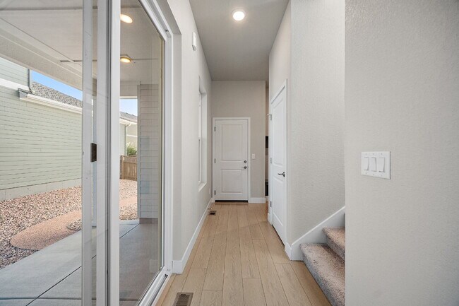 Building Photo - Modern 4 Bedroom, 2 Bathroom Westside Home with Balcony Views of Garden of the Gods!