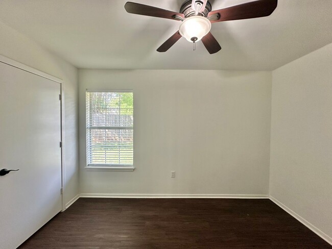 Building Photo - 3 Bedroom 2 Bath Rental in Whitehouse ISD!...