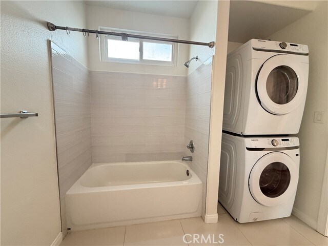 Building Photo - 300 E Providencia Ave