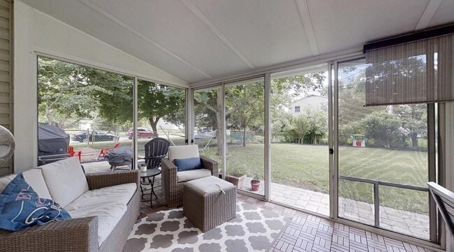 Building Photo - 303 Greenglade Ave