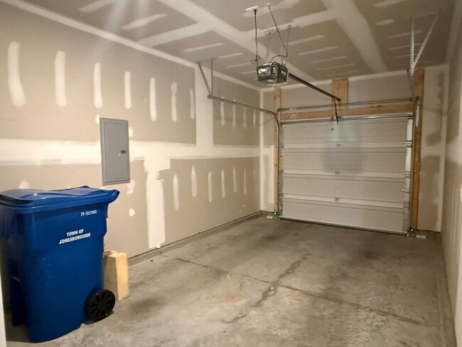 Building Photo - 3 Bedroom Condo Central Jonesborough