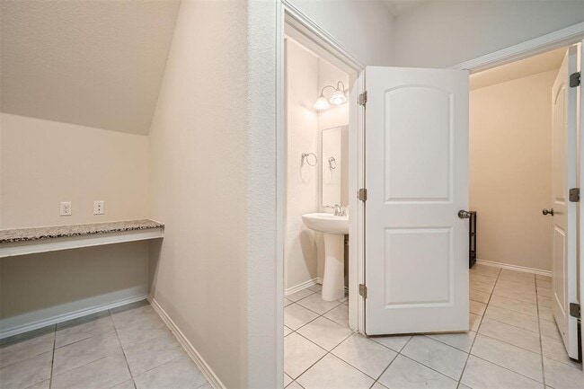 Building Photo - 303 Duroc Dr