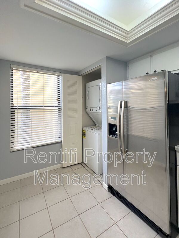 Building Photo - 15051 Parkside Dr