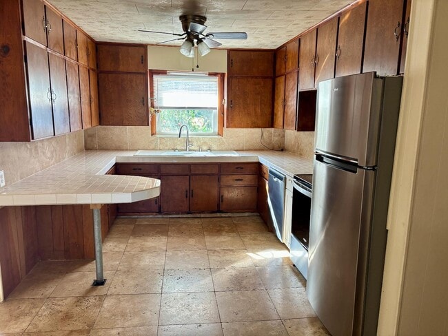 Building Photo - 6919 Deep Springs Rd