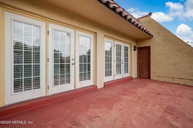 Building Photo - 6561 Mission Ct