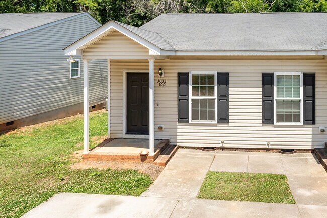 Building Photo - Nice 1 bed/1 bath duplex minutes from downtown Raleigh