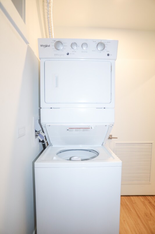 Building Photo - 2308 W Foster Ave