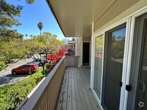 Building Photo - Beautiful remodeled 2 bedroom and 1 bath c...