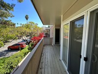 Building Photo - Beautiful remodeled 2 bedroom and 1 bath c...