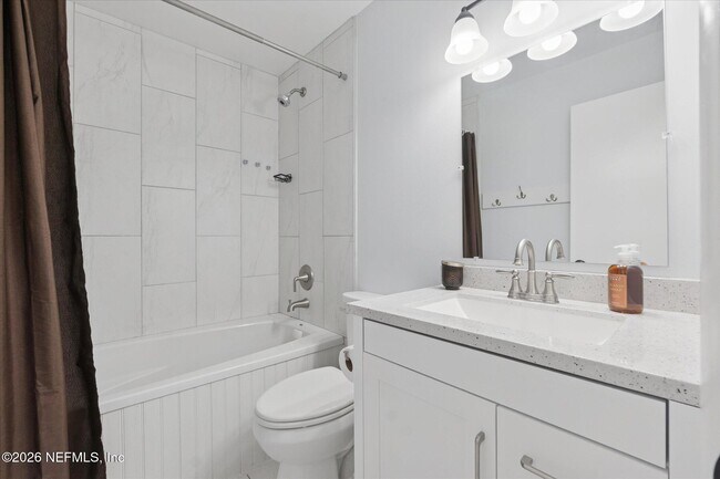 Building Photo - 863 Westgate Dr