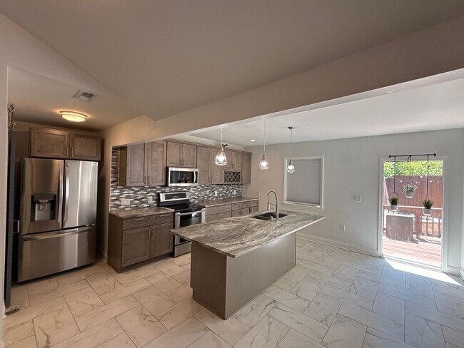 Building Photo - Updated Ranch Home with Luxury features!