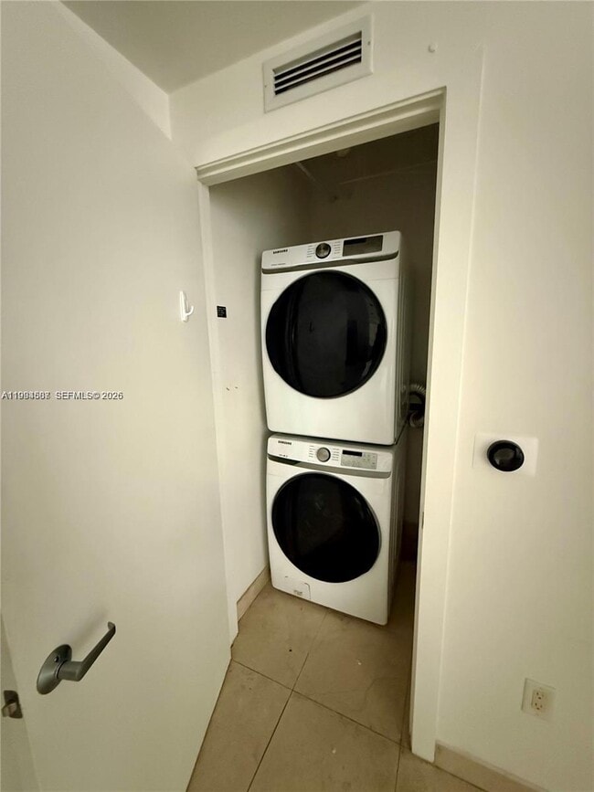 Building Photo - 1060 Brickell Ave