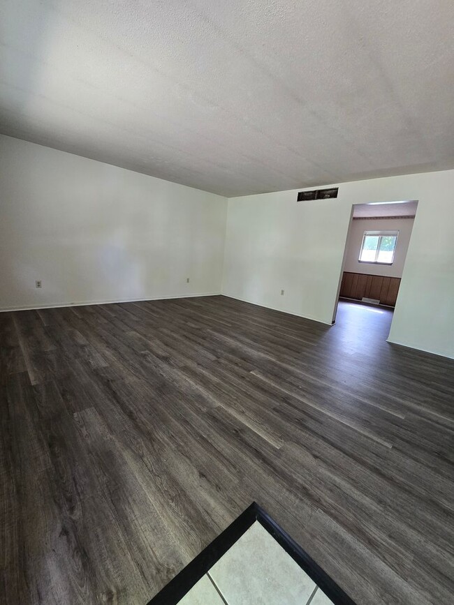 Building Photo - 2805-2807 Fairhaven Dr.