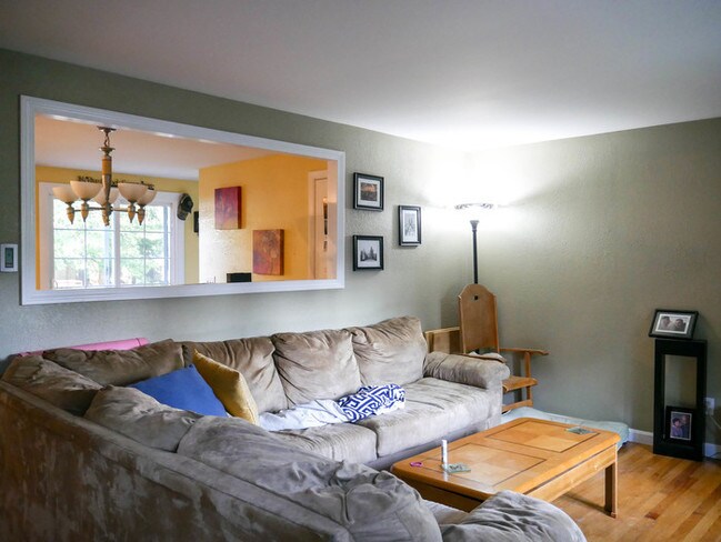 Building Photo - 136 Joan St