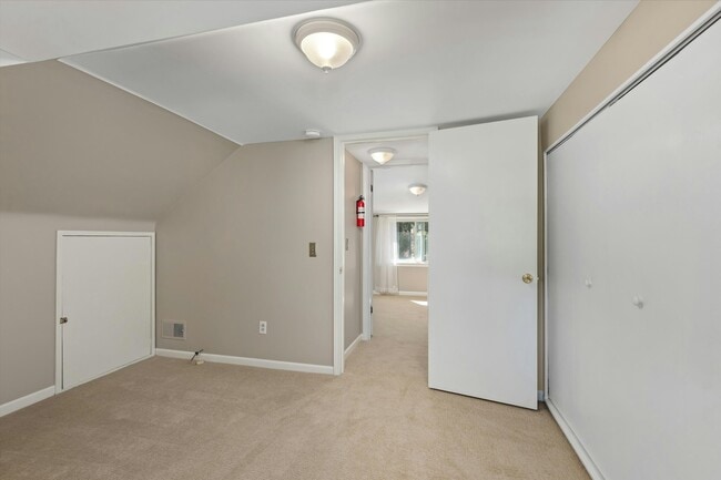Building Photo - 712 Golf Ave