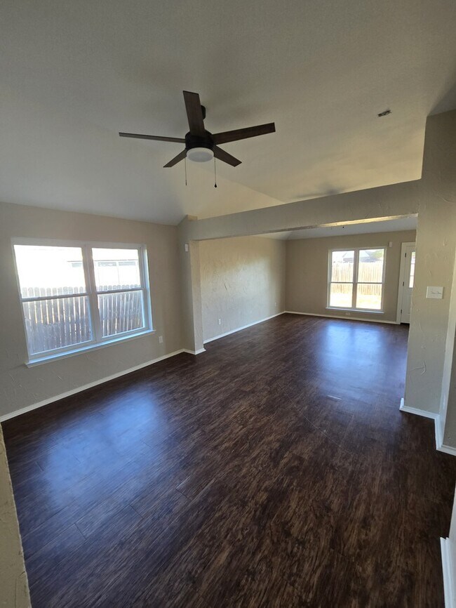 Building Photo - 908 Cooper Ln