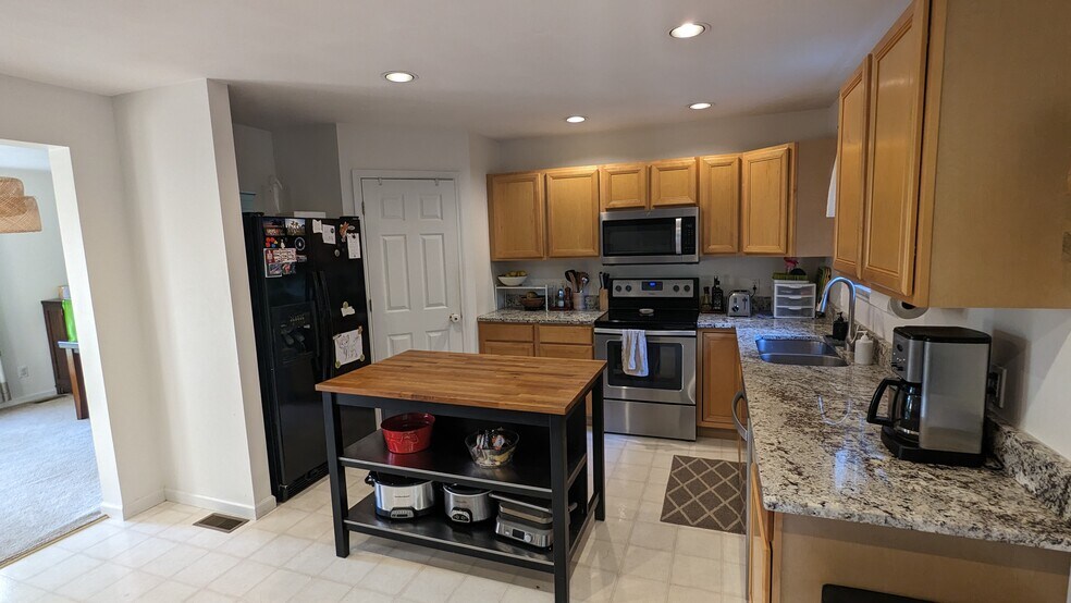 Building Photo - 2562 Creve Coeur Dr