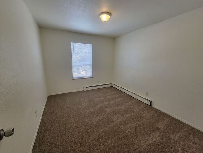 Building Photo - ***1/2 OFF THE FIRST MONTH"S RENT ***MOST UTILITIES INCLUDED***Cute 3 Bdrm, 1 Bath in Loveland