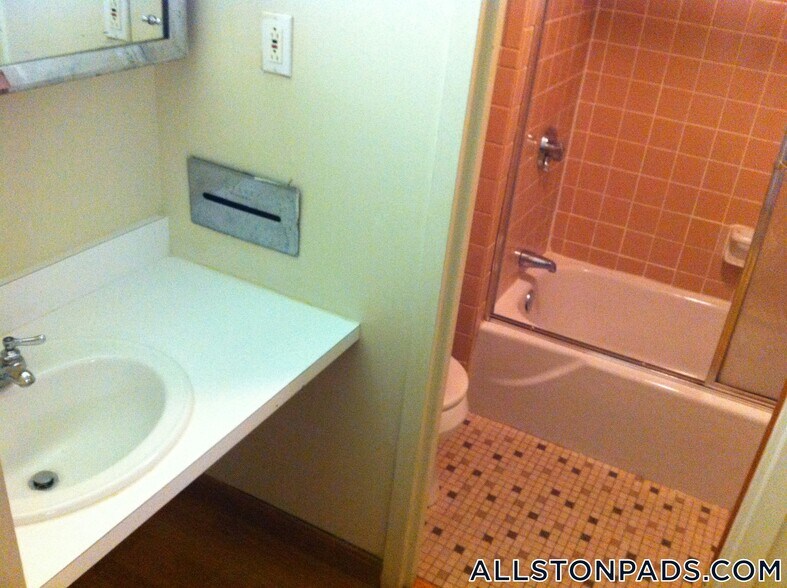 Building Photo - 1110 Commonwealth Ave