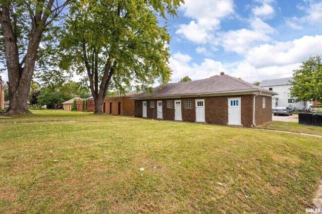 Building Photo - 318 W Columbia Ave