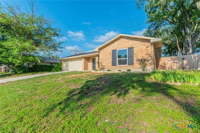 Building Photo - 4013 Valley View Dr
