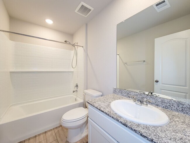 Building Photo - Beautifully updated 5-bedroom, 3.5-bath home located on a quiet cul-de-sac in a desirable Houston...
