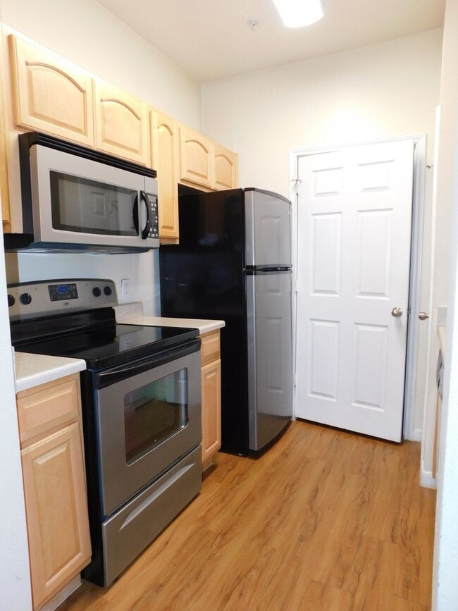 Building Photo - Edgecreek Condo for Lease