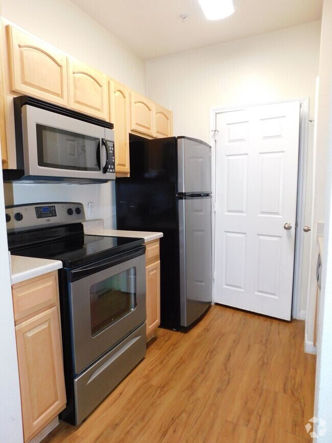 Building Photo - Edgecreek Condo for Lease