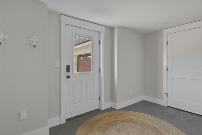 Building Photo - 235 Brook St