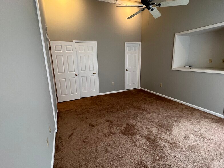 Master bedroom - 202 Dresher Woods Drive
