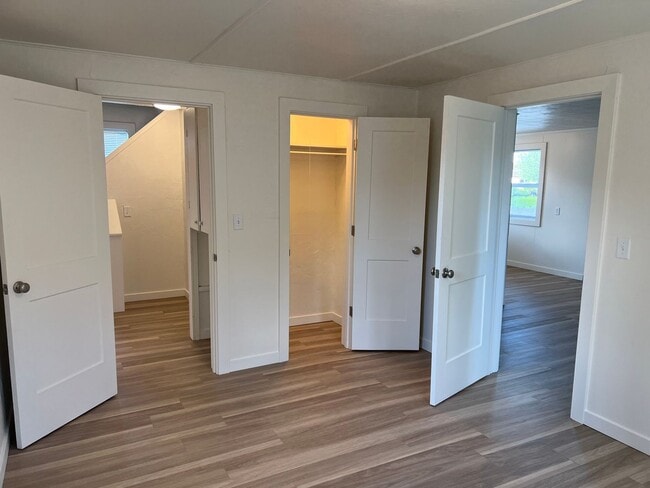 Building Photo - Updated 3 bedroom 1 bathroom house! MOVE I...