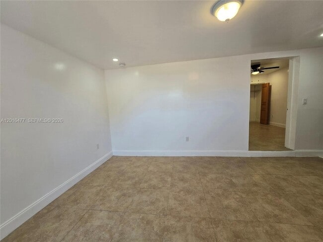 Building Photo - 2957 SW 36th Ct