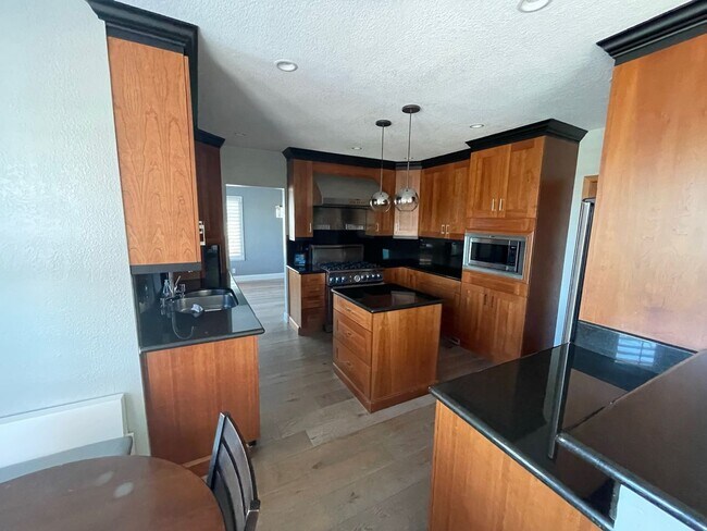 Building Photo - $6,950 - Canyon Lakes Luxury 4BR – Designer Upgrades, Wine Bar & Best Views in San Ramon