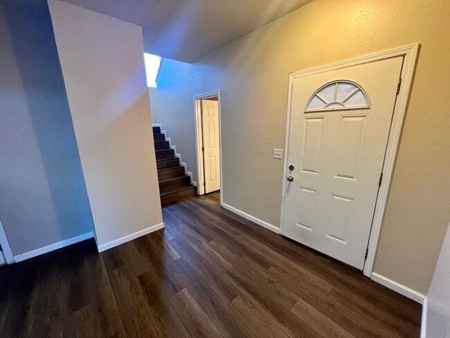 Building Photo - 2635 Parkwood Village Ln