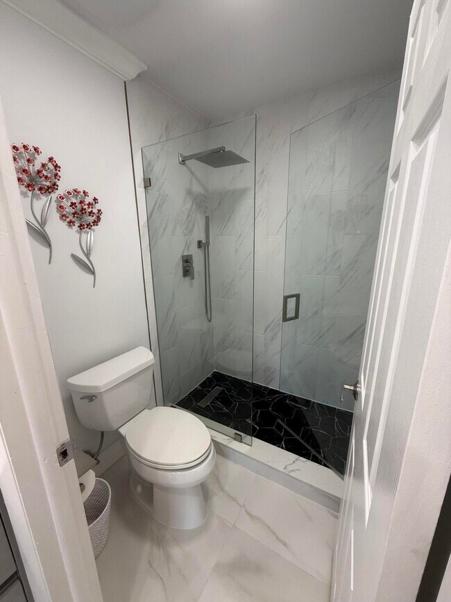 Building Photo - 12394 Westhampton Cir
