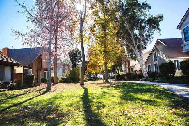 Building Photo - Tierrasanta 4 bedroom 2.5 bath, Garage, Up...