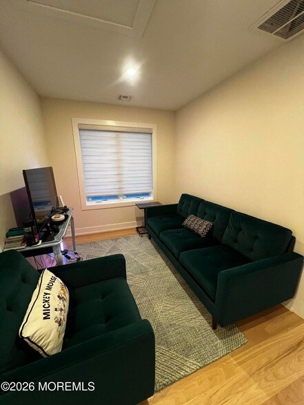 Building Photo - 799 Bowyer Ave