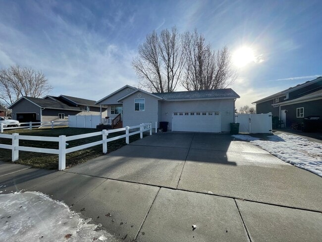Building Photo - Large 4 bedroom home available!