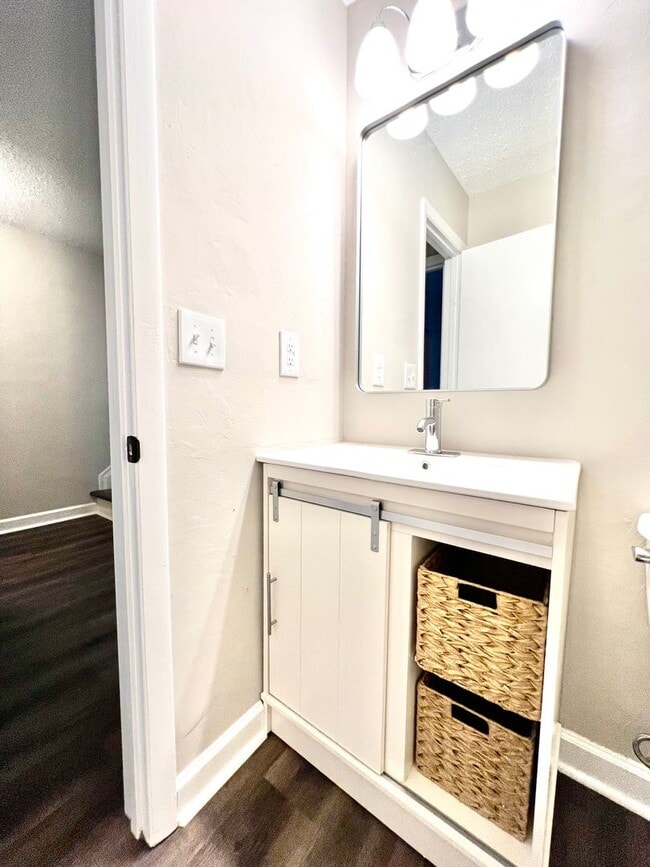 Building Photo - Great 3Br 2.5 BA Townhome in High Point!