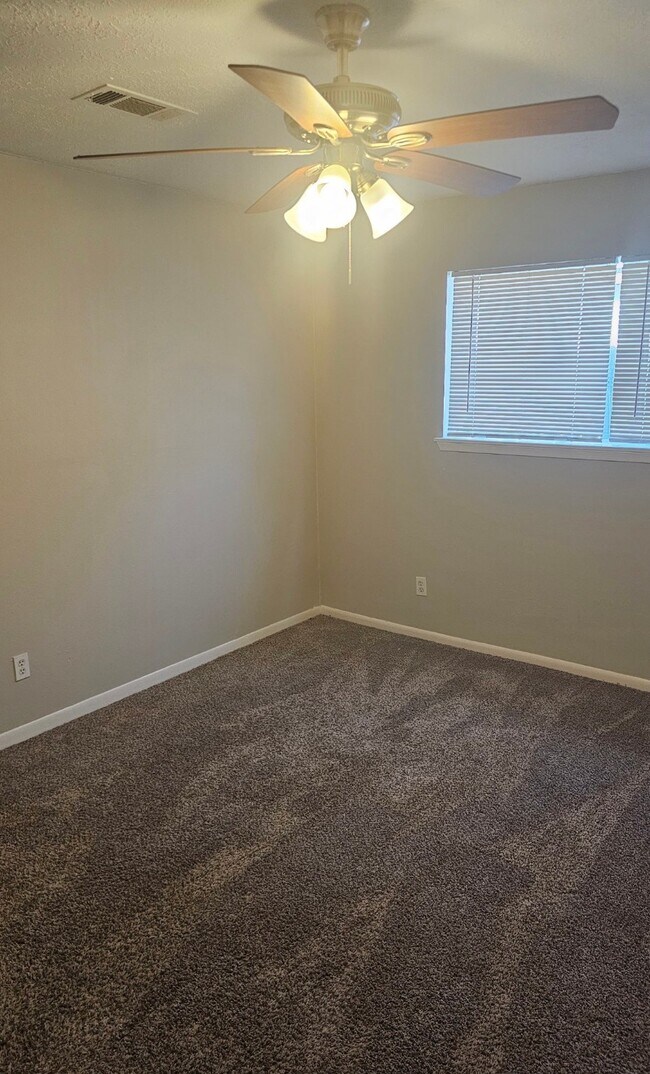 Building Photo - 13355 Lake Breeze Ln