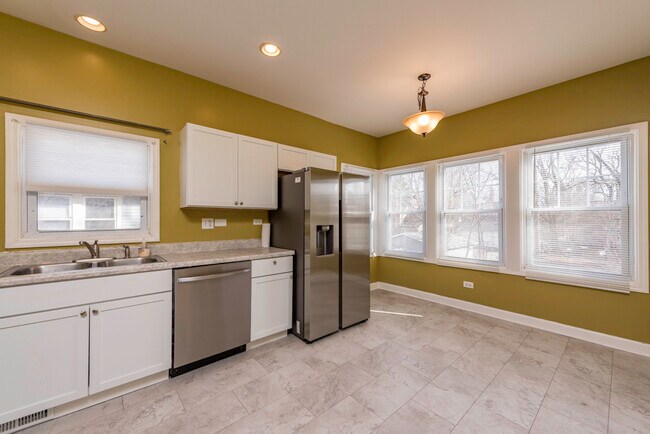 Building Photo - 515 2nd St