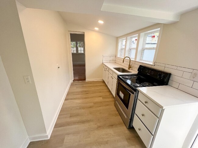 Building Photo - 2414 Central Ave