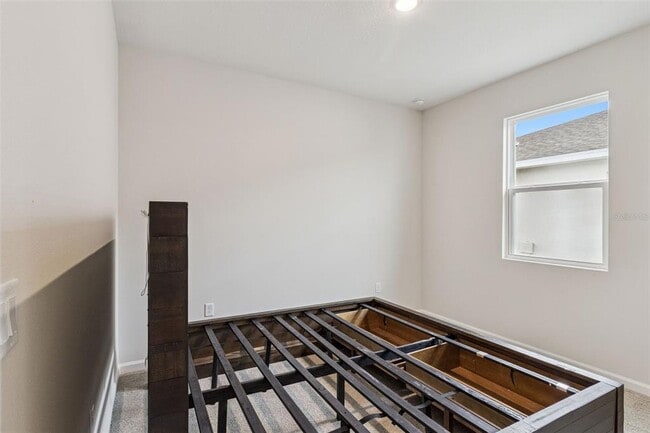 Building Photo - 654 Heritage Sq Dr