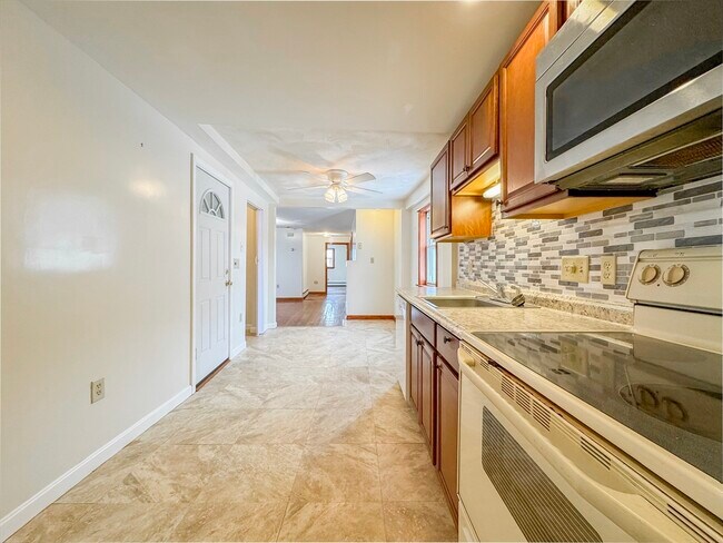 Building Photo - 117 Central St