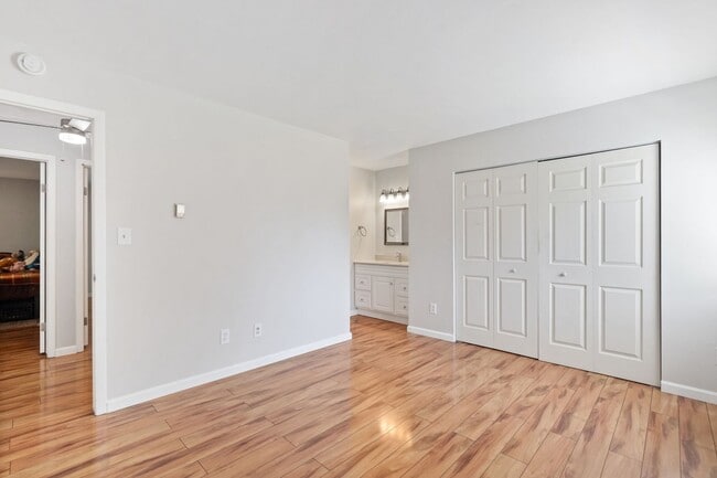 Building Photo - 705 E Drake Rd